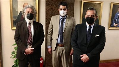 وزير الخارجية يستقبل نقيب الأطباء لبحث مشاكل الأعضاء خارج مصر