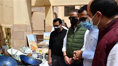 وزير الرياضة ومحافظ الفيوم يفتتحان معرض الحرف اليدوية والتراثية بنادى الزهور في التجمع الخامس