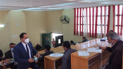رئيس جامعة دمنهور يتابع امتحانات 