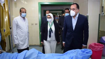 رئيس مجلس الوزراء من مستشفى سوهاج الجامعي يتابع حالة مصابي حادث طهطا