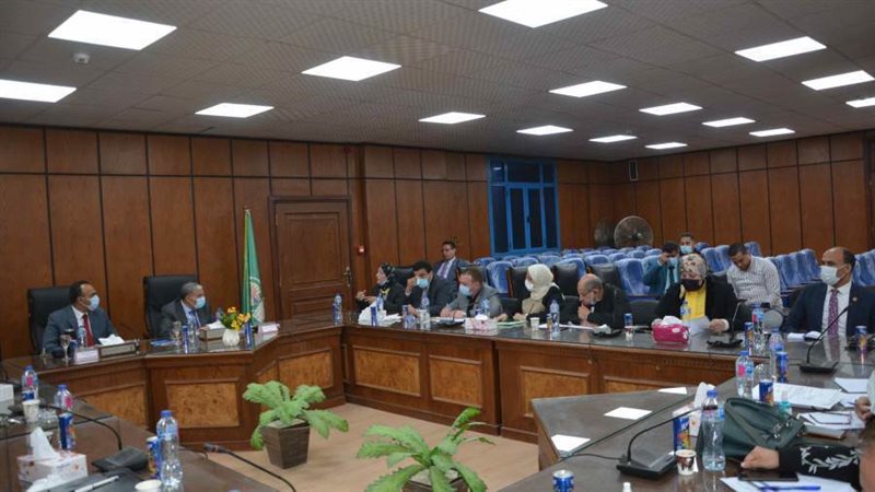 خلال الاجتماع