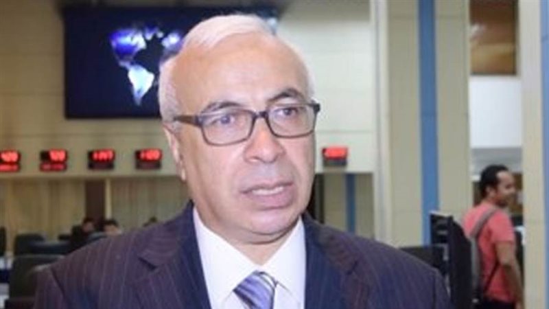 الكاتب الصحفي علي