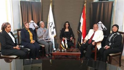 تنسيقية الشباب تستعرض في صالون سياسي دور المرأة المصرية في بناء المجتمع
