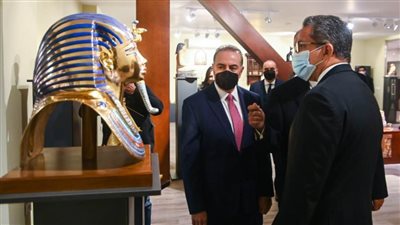 وزير الآثار يفتتح أول مصنع للمستنسخات الأثرية فى الشرق الاوسط  (صور)
