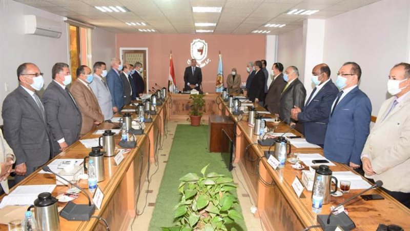 يقف دقيقة حدادا علي