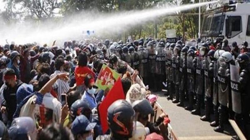 متظاهرا في ميانمار