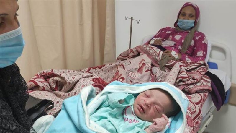 أول طفل يولد في مستشفى