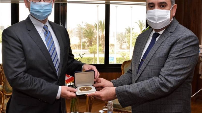 وزير الطيران وسفير