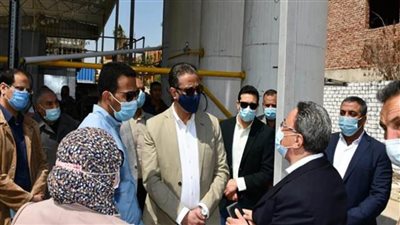 محافظ الفيوم يتفقد التشغيل التجريبي لمصنع 