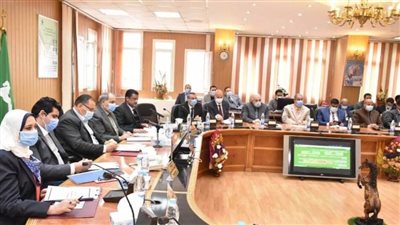 محافظ الشرقية يناقش الخطة الاستثمارية للعام المالي 