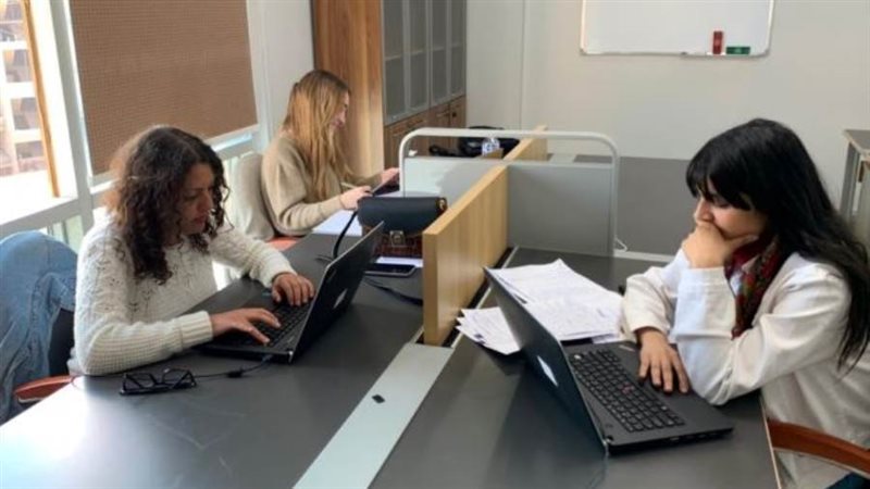 الطلاب وشغل أوقات