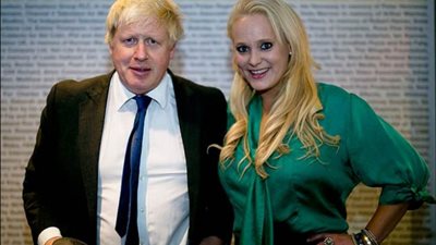 تفاصيل اللقاءات الغرامية على الأريكة وفي مطبخ منزل رئيس الوزراء البريطاني