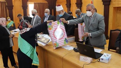 مجلس جامعة الأزهر يكرم الأمهات المثاليات