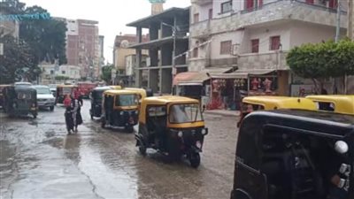 عاصفة ورياح شديدة وأمطار متوسطة وتوقف حركة الملاحة بالبحيرة