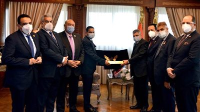 وفد برلماني يلتقي الفريق أسامة ربيع ويشيد بجهود الهيئة في أزمة السفينة الجانحة