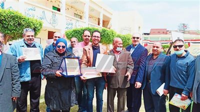 تكريم المعلمين المتميزين بمدرسة بيلا الثانوية بنات في كفر الشيخ