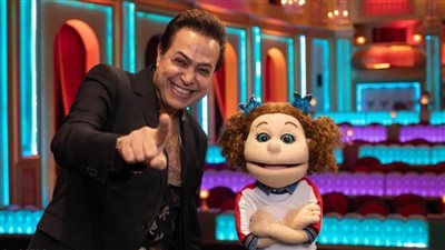 حكيم يغني مع 