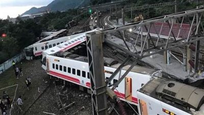تايوان: ارتفاع حصيلة قتلى انحراف قطار عن مساره إلى 41 قتيلا