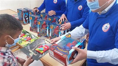 بمناسبة يوم اليتيم.. توزيع الهدايا بدور مؤسسات ورعاية الأيتام بدمنهور