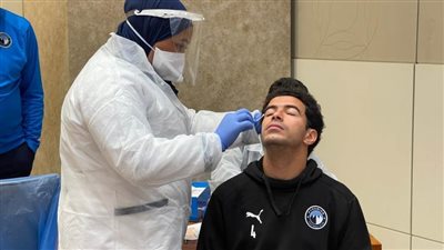 صور.. بعثة بيراميدز تجري مسحة مباراة الرجاء