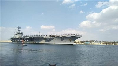 حاملة الطائرات الأمريكية ايزنهاور تعبر قناة السويس 