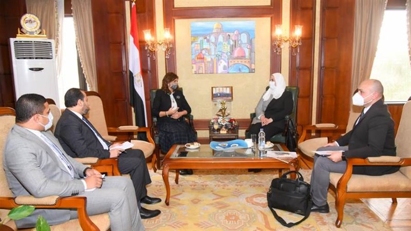 السفيرة نبيلة مكرم