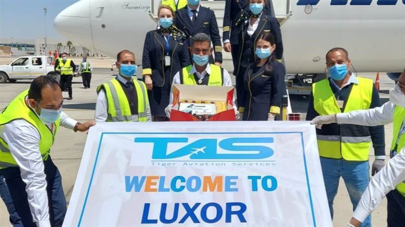 الطائرة فور وصولها