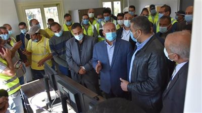 وزير النقل: سأكرم سائق القطار الذي وقف لمرور جنازة بسوهاج لأنه يقظ