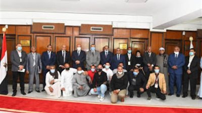 وزير القوى العاملة في قنا: القيادة السياسية تهتم بالعمالة العائدة من الخارج