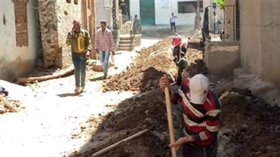 البدء في مد ألف متر مواسير غاز طبيعي بمدينة أرمنت بالأقصر