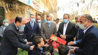 محافظ كفر الشيخ يتفقد داري الأمل والأطفال الأيتام والرضع ويقدم هدايا لهم