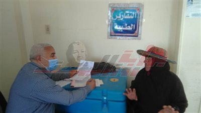  إجراء الكشف الطبي على 1250 مترددًا على القافلة الطبية بكفر الشيخ