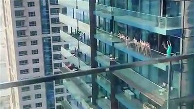 شرطة دبي توجه تهمة الفجور العام إلى مجموعة من النساء (صور)