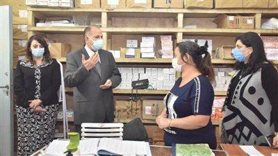 محافظ أسيوط يتفقد مخزن الأدوية الرئيسي بحي شرق 