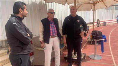 رئيس الزمالك يحضر المران.. ويجتمع بكارتيرون