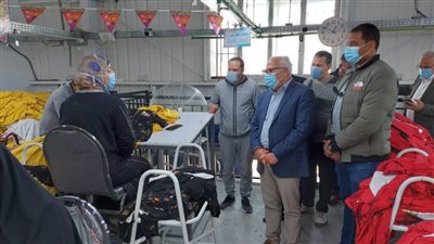 محافظ بورسعيد يتفقد مصنع المنصف للملابس الجاهزة ضمن مشروع الـ٥٤ مصنعا