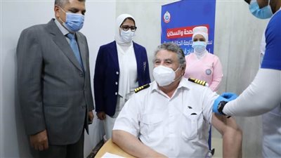 وزيرة الصحة تشهد تطعيم المرشدين بقناة السويس بلقاح فيروس كورونا