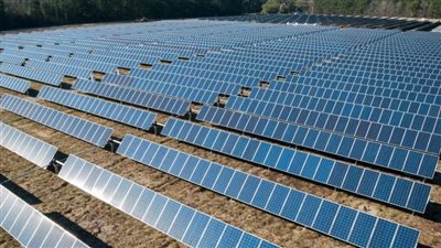 محطة لإنتاج الكهرباء من الطاقة الشمسية بكوم أمبو في أسوان 