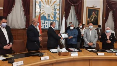 محافظ القاهرة يكرم جنود المحافظة المجهولين 