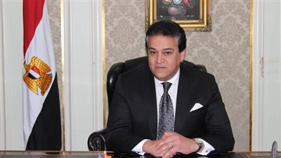 وزير التعليم العالي يستعرض تقريرًا حول التعاون العلمي مع مركز البحوث الأمريكي