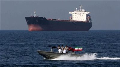 مصادر إعلامية: تعرض سفينة تابعة للحرس الثوري الإيراني لهجوم في البحر الأحمر