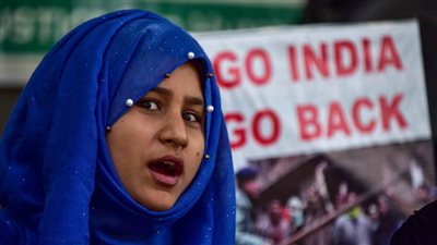 فرض حظر تجول في عدد من المدن الهندية بعد تسجيل ارتفاع قياسي بإصابات كورونا