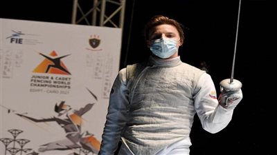 الأمريكي زاكهار كوزلوف يتوج بذهبية سلاح الشيش ببطولة العالم للشباب بمصر