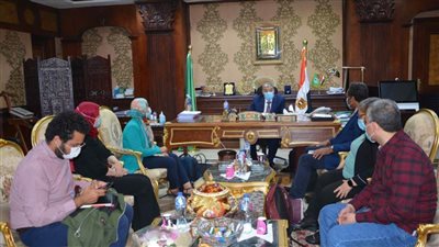 محافظ المنيا يستقبل وفد برنامج التنمية المحلية لصعيد مصر