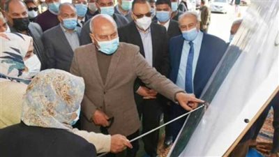 وزير النقل ومحافظ الشرقية يتفقدان محطة سكك حديد 