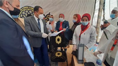 رئيس جامعة دمنهور يتفقد القوافل الطبية المجانية بقرى 