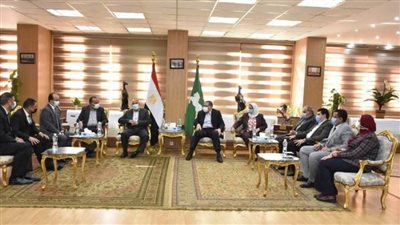 محافظ الشرقية يستقبل وزير النقل بديوان عام المحافظة