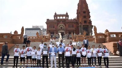 وزير الشباب والرياضة يشهد مهرجان الريشة الطائرة الهوائية بقصر البارون