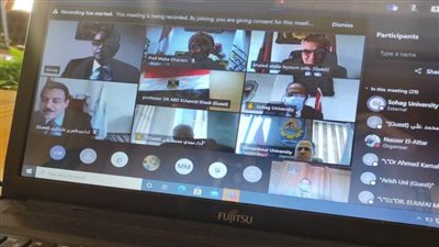 وزير التعليم العالي يستعرض تقريرًا حول اجتماع المجلس الأعلى لشئون خدمة المجتمع وتنمية البيئة