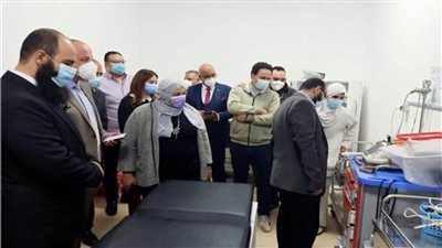 مساعد وزير الصحة يراجع مركز لقاح كورونا ببني سويف
